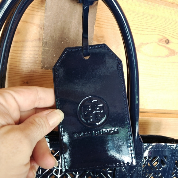 Tory Burch Perforated Navy Lace Weekender Tote Shoulder Bag Tag Beach Laser Cut - Picture 9 of 12